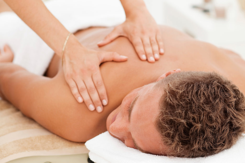 Как делать расслабляющий массаж спины для мужчин и детей? Техника, видео