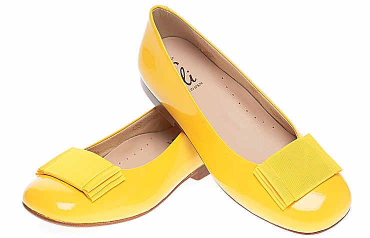 с чем можно носить желтые туфли