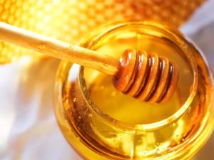 Маски для волос с мёдом в домашних условиях: народные рецепты