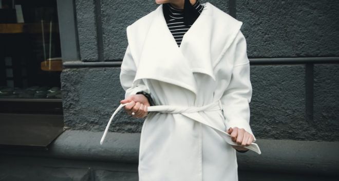 Как ухаживать за белым пальто?
